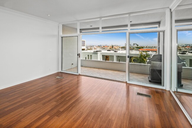 Building Photo - Exquisite Ocean View 2 Bed Townhome: Luxur...