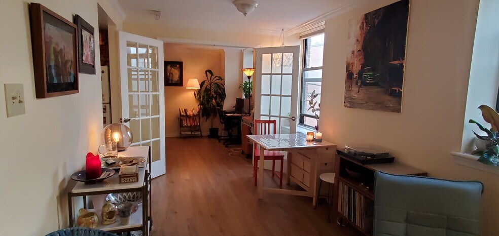 Living Area (looking into bedroom 2) - 1436 Meridian Plz NW