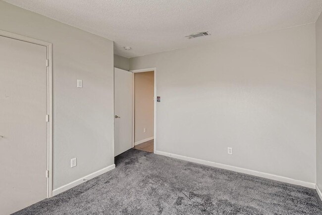 Building Photo - 1021 Bainbridge Ln