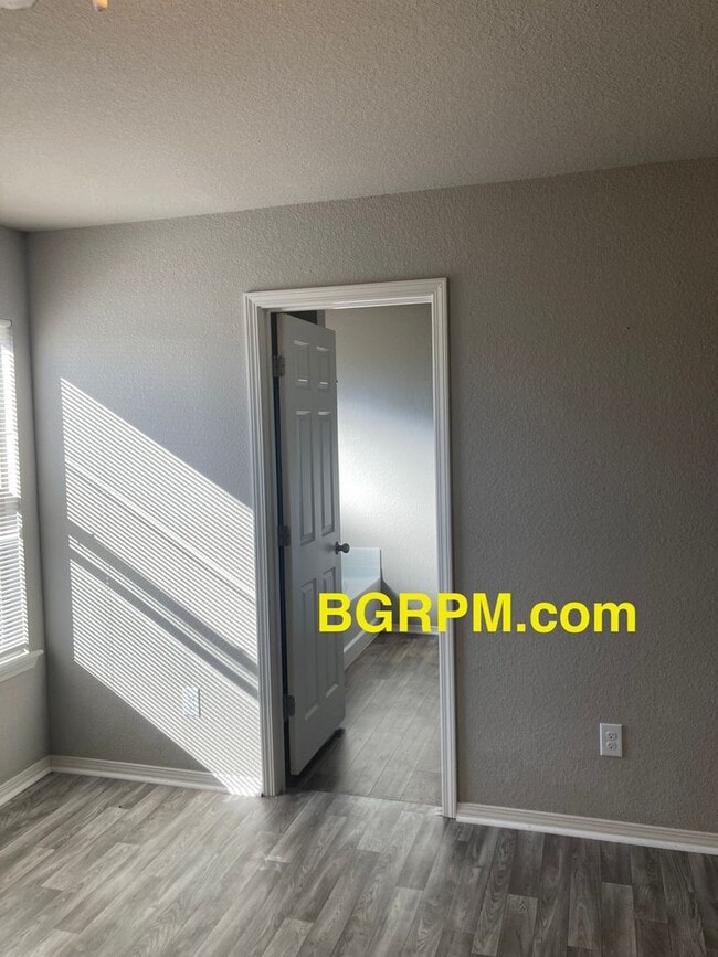 Building Photo - 3 BD, 2 BA, Home in Cabot