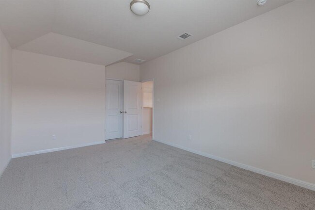 Building Photo - 205 Falkland St