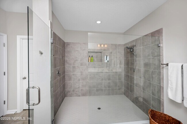 Building Photo - 179 Horsetail Ct
