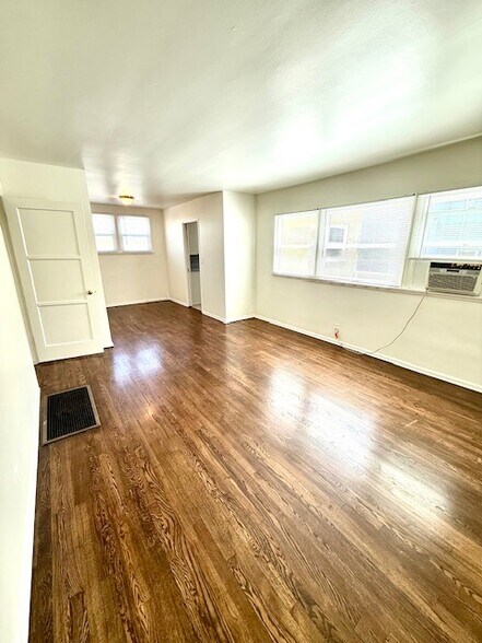 Building Photo - 12747 Oxnard St