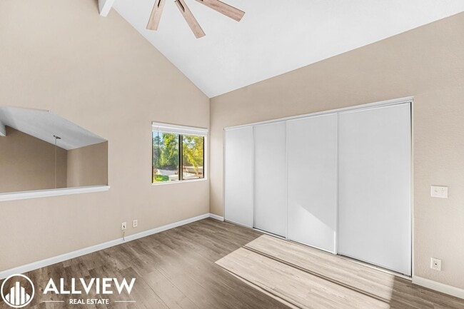 Building Photo - 2 Bedroom, 2 Bathroom Updated Townhome in ...