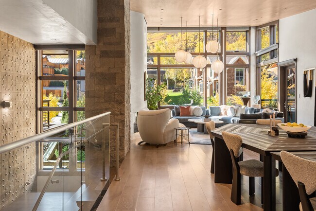 Building Photo - 120 Juan St