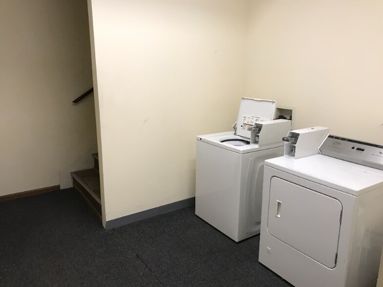 Building Photo - 351 Chicago Rd