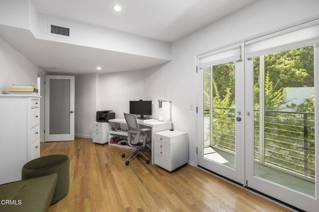 Building Photo - 3551 Dixie Canyon Pl