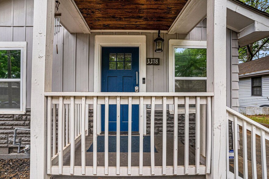 Building Photo - 3378 La Vista Dr