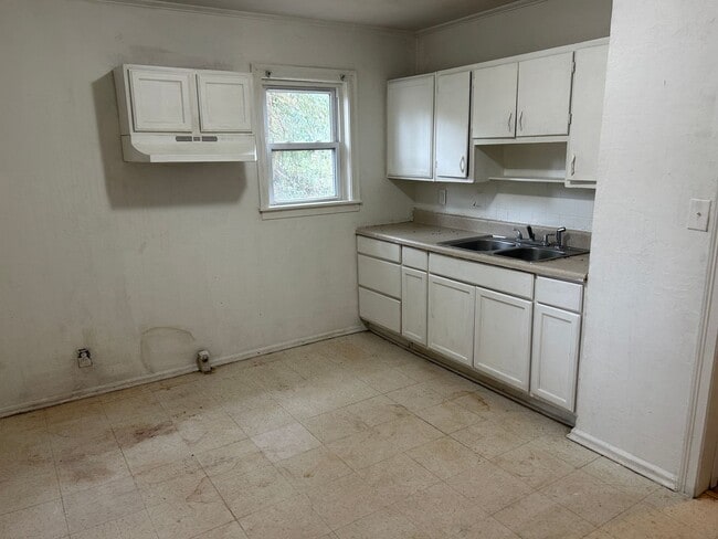 Building Photo - 1005 Nancy Ln SE