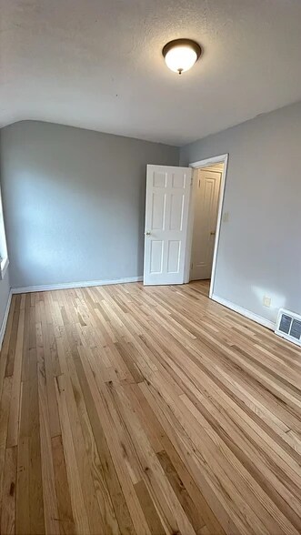 Building Photo - 4758 N 19th Pl