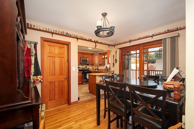 Building Photo - 1921 Rowan St