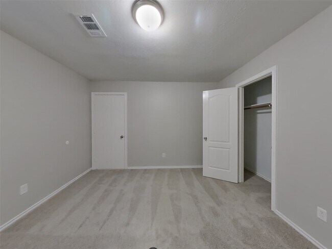 Building Photo - 21207 Woodland Green Dr