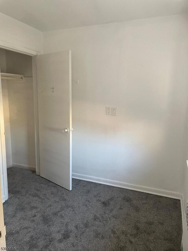 Building Photo - 113 Hawthorne Ave