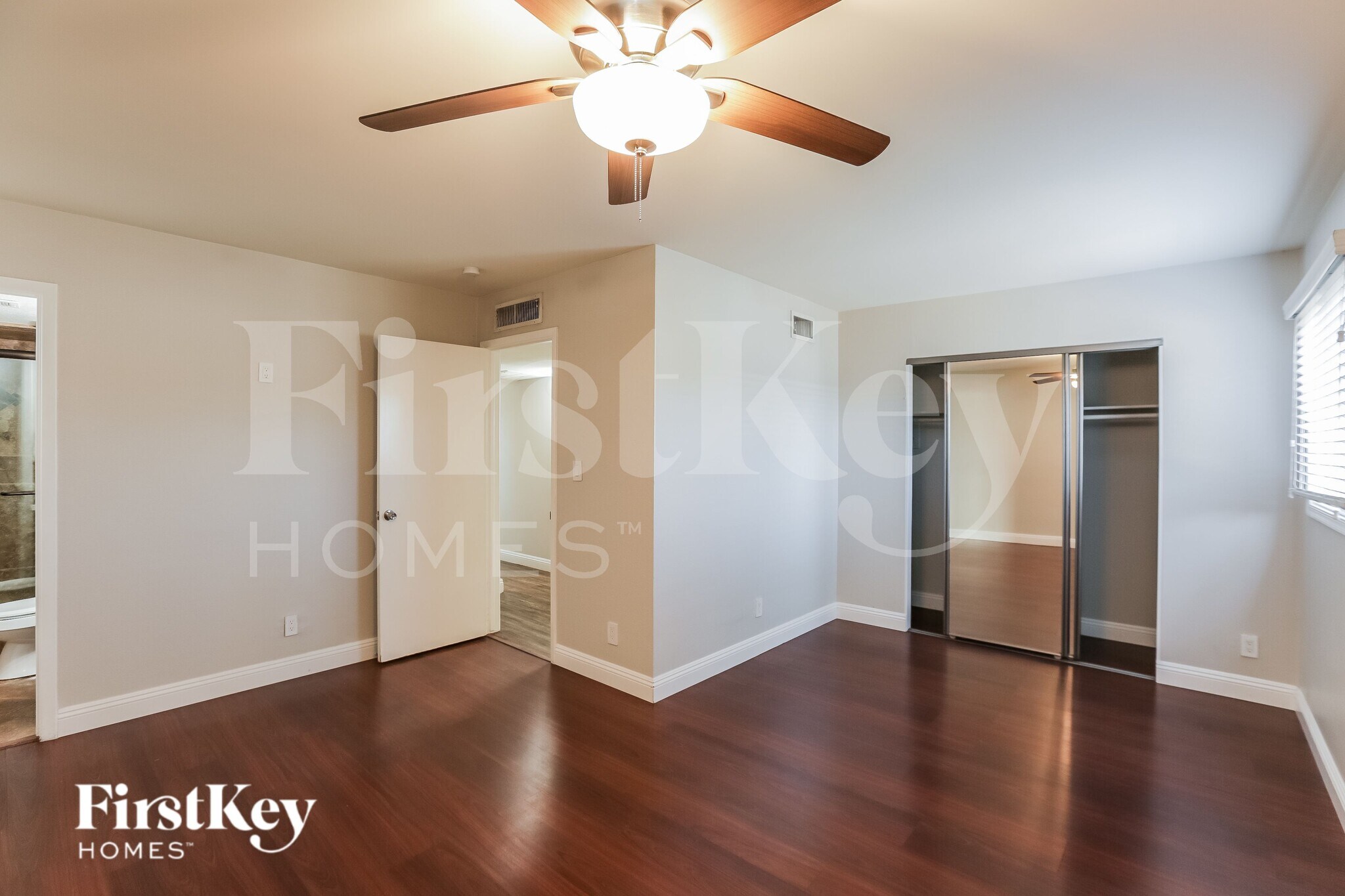 Building Photo - 2122 W Shaw Butte Dr