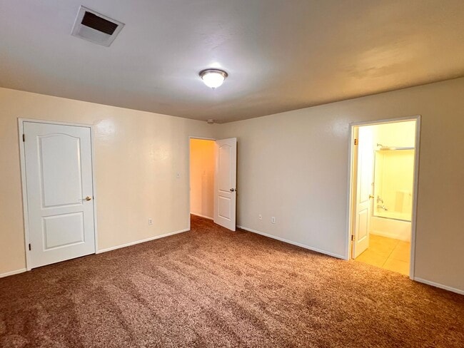 Building Photo - Southwest Bakersfield