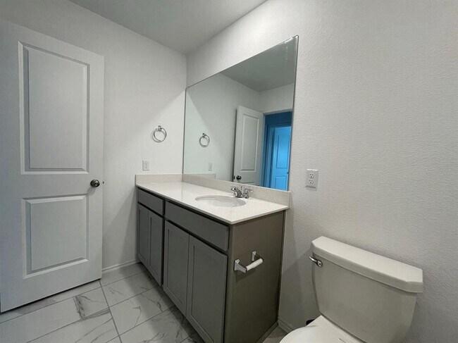 Building Photo - 433 Sebring Cir