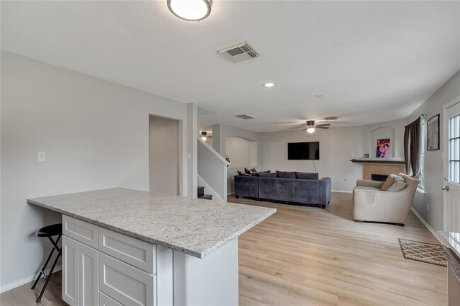 Building Photo - 24422 Lakecrest Village Dr