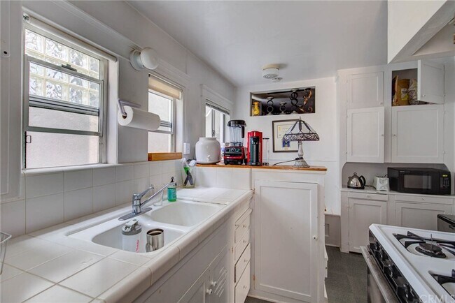 Building Photo - 223 24th St