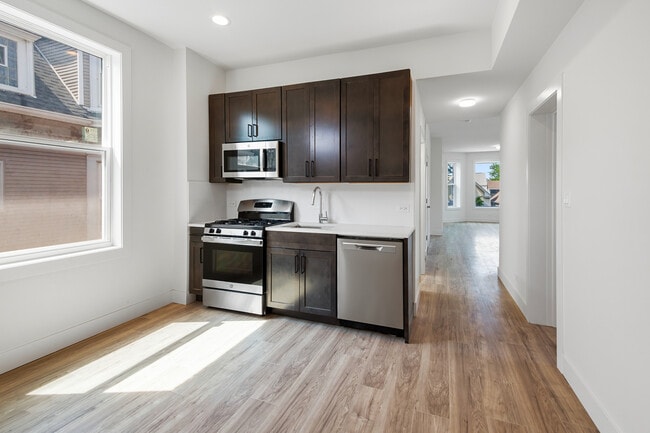 Building Photo - 1921 W Summerdale Ave