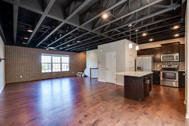 Building Photo - 9581 Tahoe Dr