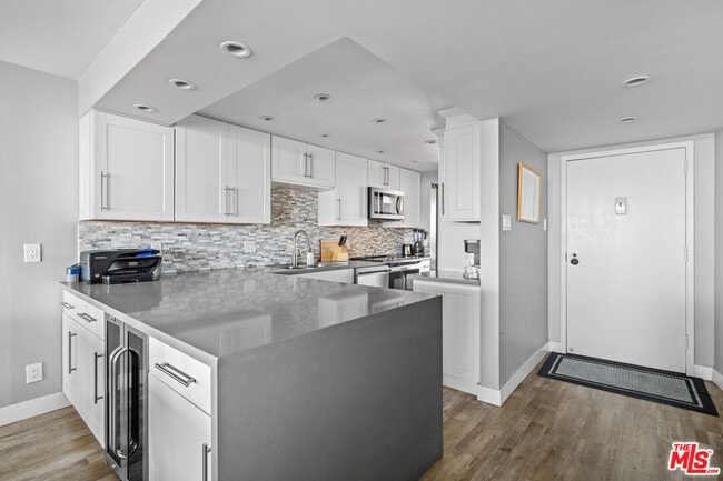 Building Photo - 4314 Marina City Dr