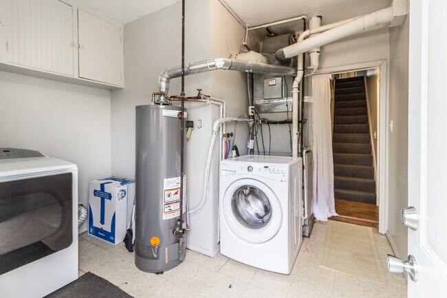 Building Photo - 1324 W Sioux St