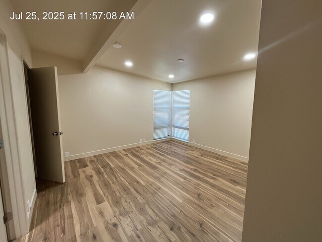 Building Photo - Old Elk Grove 1/2-Plex