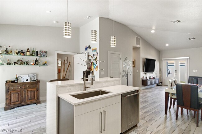 Building Photo - 10990 Goodwin St