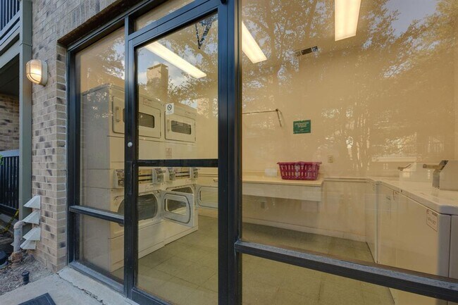 Building Photo - 8888 Tallwood Dr