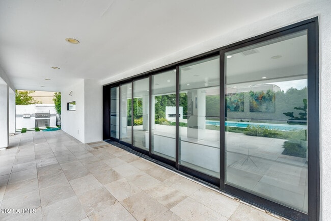 Building Photo - 8618 N Timberlane Dr