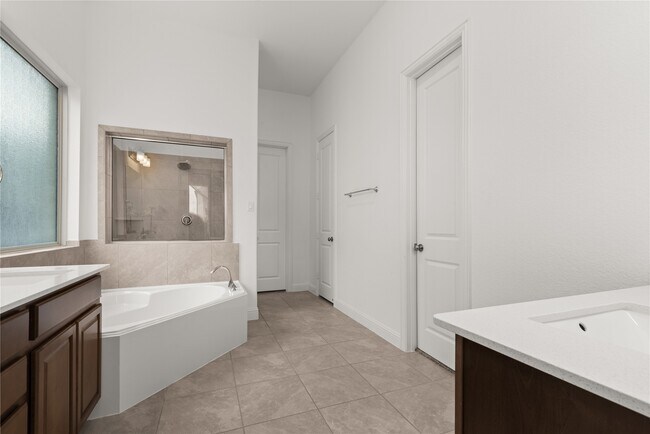 Building Photo - 28230 Emerald Bnd