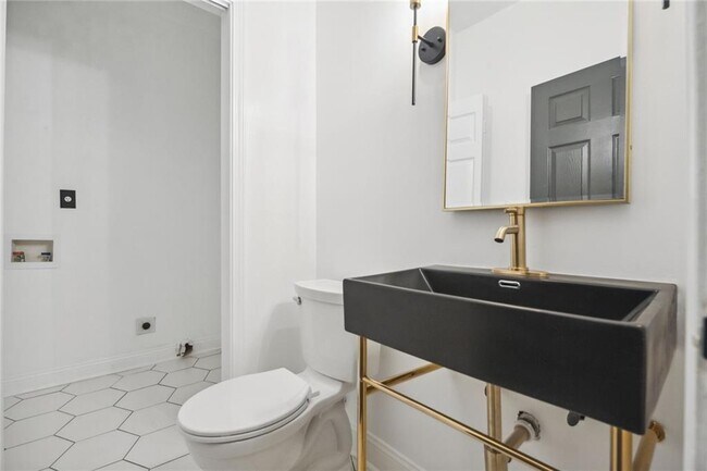 Building Photo - 3131 Washington Rd