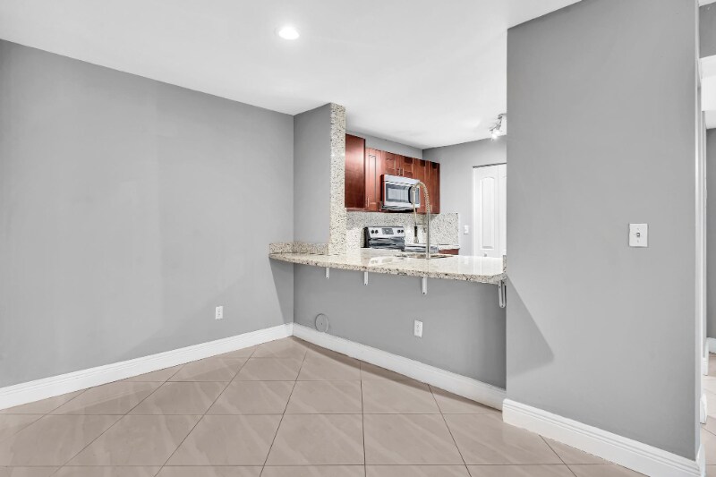 Building Photo - 1255 SW 46th Ave