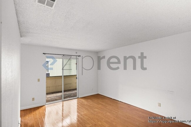 Building Photo - 2547 Easton Ln