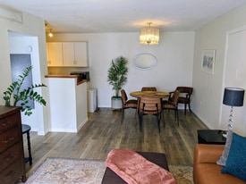 Building Photo - 1700 SW 16th Ct