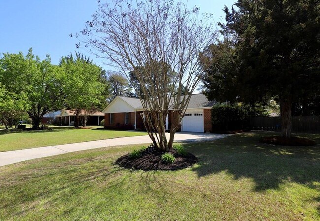 Building Photo - 2415 Edmunds Dr