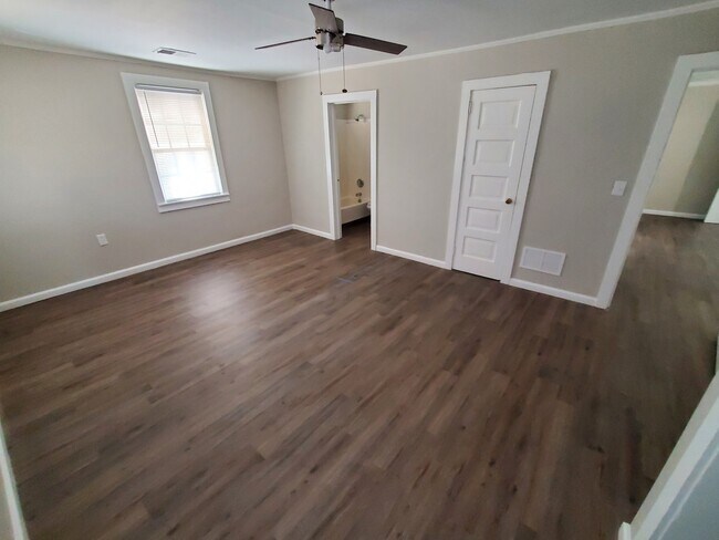 Building Photo - 1713 Darwin Rd SE