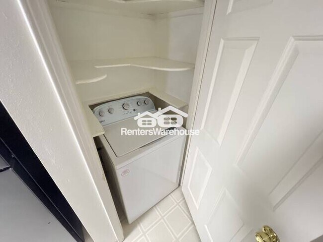 Building Photo - Elegant 2-bedroom 1-bathroom Single Story Townhome-NEW Carpet