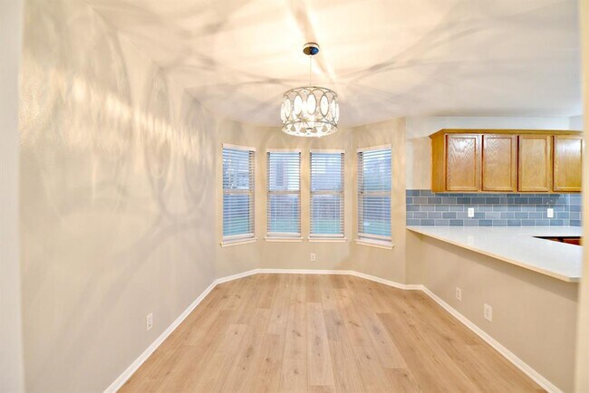 Building Photo - 610 Sparkling Brook Ln