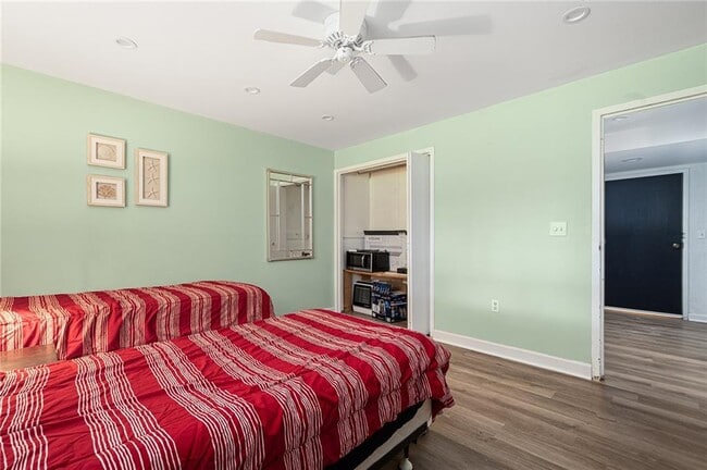 Building Photo - 401 Bellevue Ave