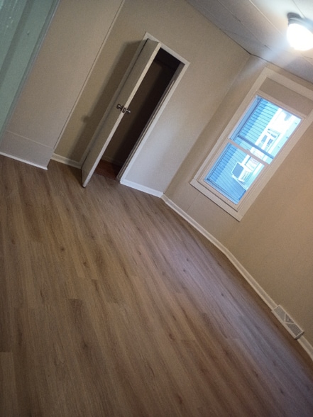 Building Photo - 137 Lockwood Ave