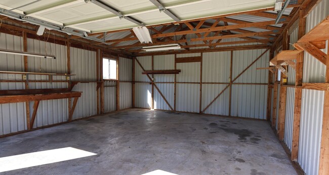 Building Photo - 3 Bed 3 Bath 3 Acres in Aubrey (FIRST MONT...