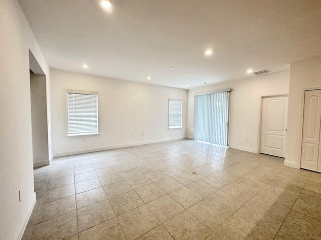 Building Photo - 8808 Cascade Price Cir