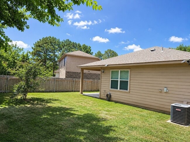 Building Photo - 38106 Sweetwater Cir