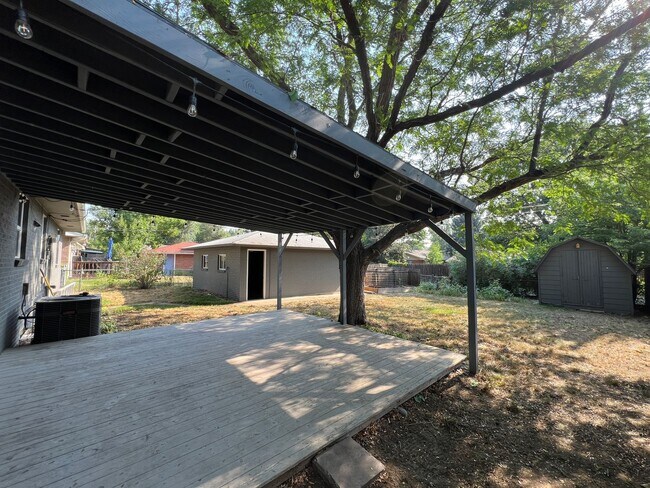 Building Photo - Charming 4BED/2 BATH Brick Ranch Home in L...