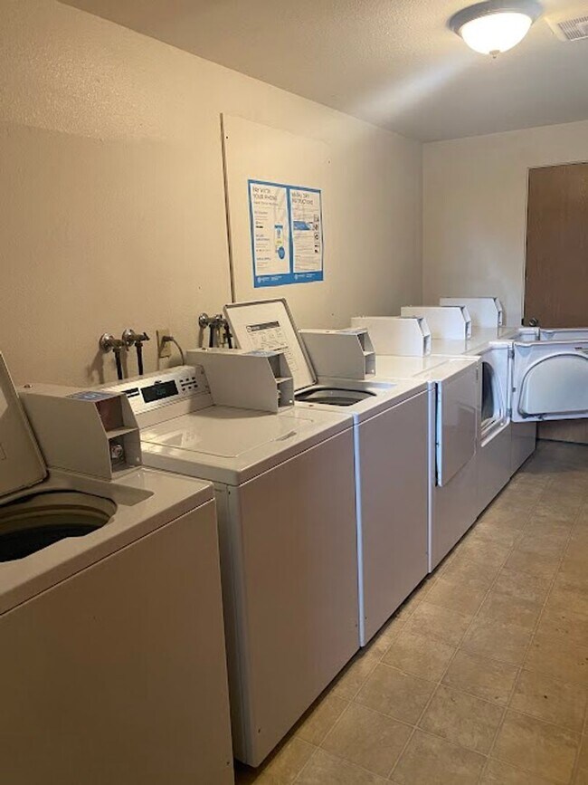 Building Photo - Your Prosser Home Base Awaits!