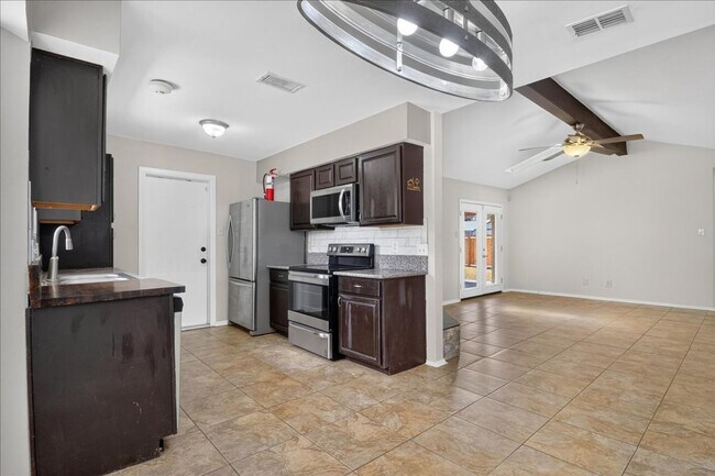 Building Photo - 4109 Fonvilla Cir