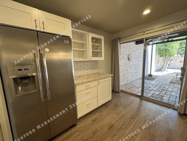 Building Photo - BEAUTIFUL 3 BEDROOM 2.5 BATHROOM HOME IN S...