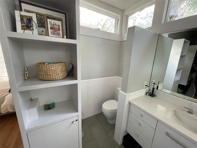 Building Photo - 1415 Travis Heights Blvd