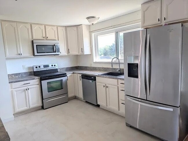 Building Photo - 1340 Dawson Dr